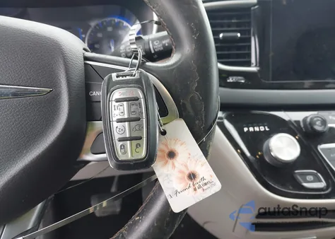 2017 Chrysler Pacifica Touring-L z USA, uszkodzony, nr VIN 2C4RC1BG0HR576218